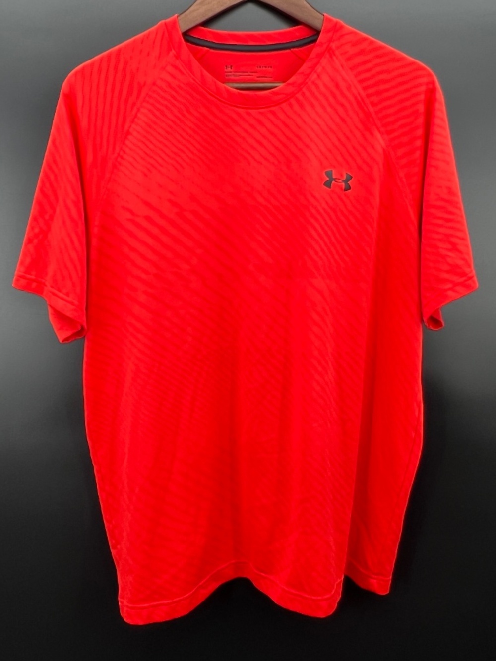 Under Armour Loose Heat Gear Jacquard Red Short Sleeve Shirt Mens Size Large L